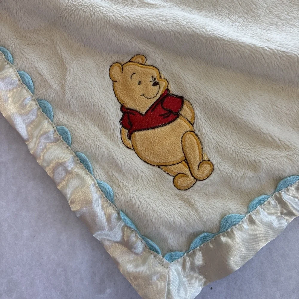 Disney‎ Winnie The Pooh Satin Trim and Back Security Baby Blanket Vintage 30x30
